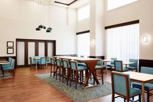 Hampton Inn & Suites Ridgecrest
