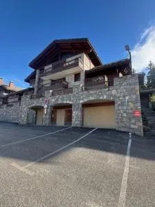 La Rosière centre, appartement 51 m2,3 pièces 2 chambres avec terrasse et parking couvert plein centre de la station, proche des pistes et commerces, ménage compris - Le Châtelard