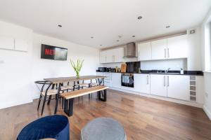 Modern 3 Bed & 3 Bathrooms Flat, Hackney Downs