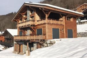 Chalet Purdey - Sleeps 10 with Hot Tub