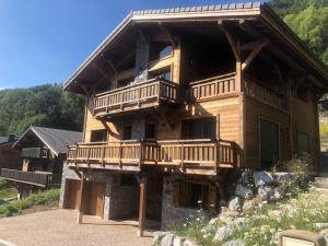 Chalets Chalet Purdey - Sleeps 10 with Hot Tub : photos des chambres