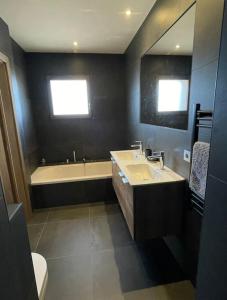 Chalets Chalet Purdey - Sleeps 10 with Hot Tub : Chalet