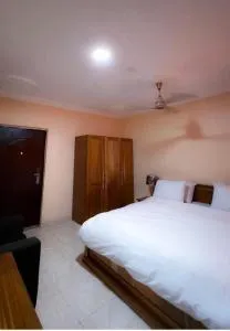 Accra-5Bedroom-3Bathroom-PrivateParking - Trofwi