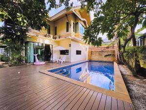 Hollywood Pool Villa City Center - 4hvězdičkové hotely ve městě Pattaya Central