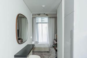 Nasma Luxury Stays - Trendy & Stylish Living Studio at Azizi Riviera 41