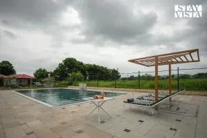StayVista at Wildwoods Stone with Pool, Bathtub, Wi-Fi - Amargarh