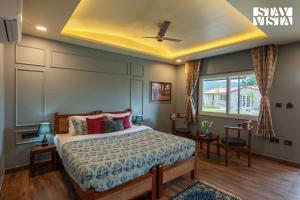 StayVista at Wildwoods Stone with Pool, Bathtub, Wi-Fi