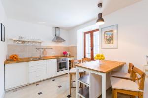 Old Town Suites and Rooms