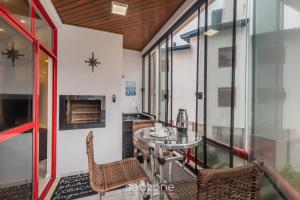 Apto cChurrasq e acesso a Praia Brava RRA0103