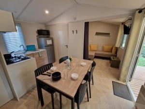 Villages vacances Camping Paradis Marmotel : photos des chambres