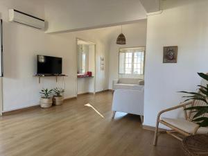 TInácia Guest House