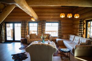 Casa de pe deal Sinteu