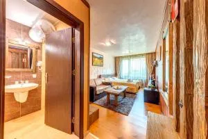 Cozy and Stylish Studio in Forest Glade - Lyevochevo