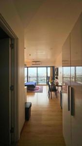 Newly Spacious Studio Unit in Poblacion Makati w Full Stunning City View, WiFi, Sauna, Gym, Swimming Pool and Game Room!