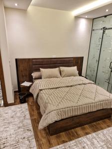 شقة غرفتين واحدة ماستر اثاث فندقي الرحاب القاهرة الجديدة