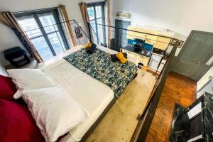 84B9 - "LInterlude" elegant historic flat