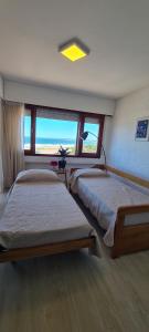 Frente al mar hermoso