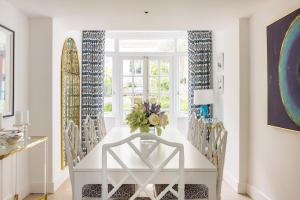 The Impressionists Fireplace – 3 Bedroom Home in Chelsea