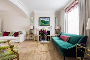 The Impressionists Fireplace – 3 Bedroom Home in Chelsea