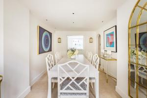 The Impressionists Fireplace – 3 Bedroom Home in Chelsea