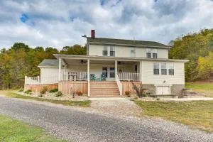 Wooded Escape with Pond and Grill in Pleasant City! - 剑桥