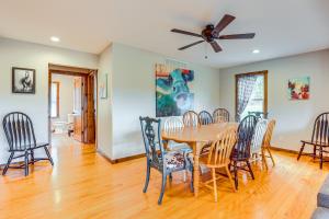 Wooded Escape w Pond & Grill in Pleasant City!