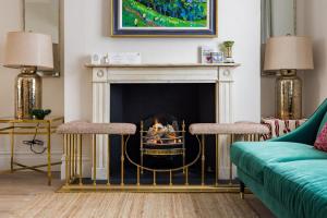 The Impressionists Fireplace – 3 Bedroom Home in Chelsea