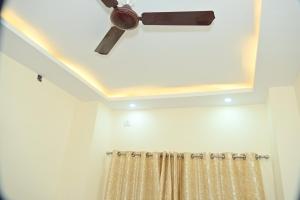 THE Temple view- 100 meter to Vishwanath mandir