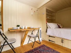 Mitford Gypsy Hut - Moreton in Marsh