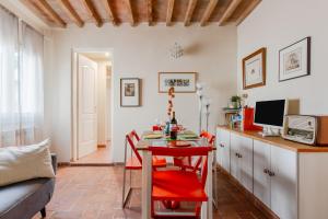 GuestHost - The Sun of Florence Home