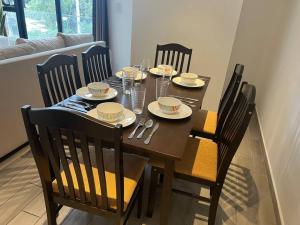 Apartamento entero de 3 habitaciones con camas Queen en zona 10