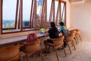 Mad Monkey Nusa Lembongan