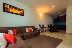 Spacious Villa with Pool and Sports Area
