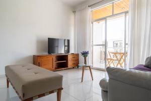 200m da PRAIA DO FORTE com VISTA, GARAGEM, VARANDAS e Wi-Fi 250 MEGAS