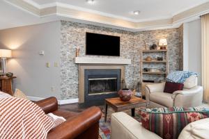 Highridge Place 42 with Wintergreen Advantage