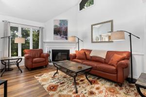 Two-Bedroom Apartment room in Laurelwood 25 with Wintergreen Advantage