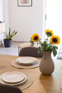 Oikía - Refined City Living