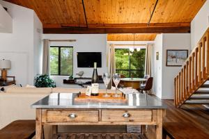 Mountain Inn Lodge 64 with Wintergreen Advantage - 3hvězdičkové hotely ve městě Wintergreen