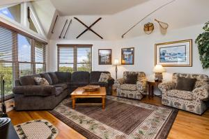 Five-Bedroom Apartment room in Stonewall Court 21 with Wintergreen Advantage