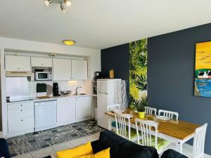 3 pièces plein centre, parking, 400m plage