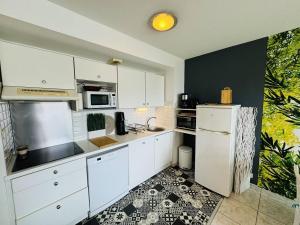 3 pièces plein centre, parking, 400m plage