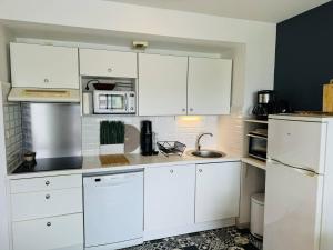 3 pièces plein centre, parking, 400m plage