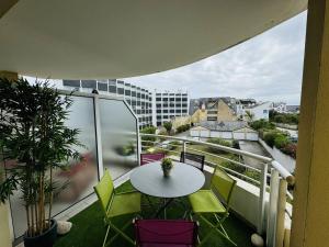 3 pièces plein centre, parking, 400m plage