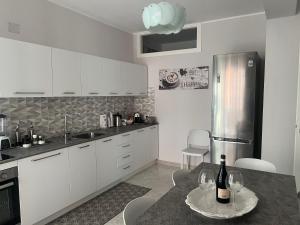 Holiday house ice honey