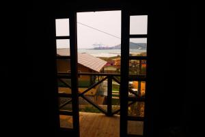 Chalé com Piscina Aquecida - Vista Panorâmica da Praia, a 200m do Mar, Sala de Jogos, Academia e Churrasqueira