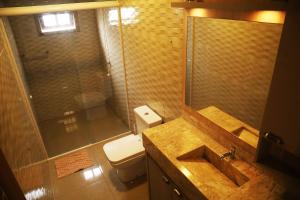 Chalé com Piscina Aquecida - Vista Panorâmica da Praia, a 200m do Mar, Sala de Jogos, Academia e Churrasqueira