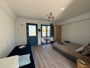 Mare Calmo Studios, Chios