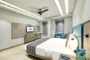 HOTEL UPTOWN with Luxury Restaurant & Rooftop Near Connaught Place, New Delhi City Centre