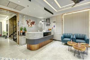 HOTEL UPTOWN - Luxury Restaurant & Rooftop Near Connaught Place