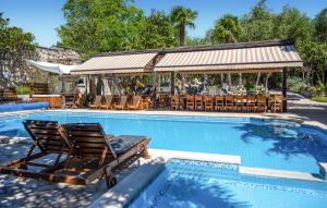 Gorgeous Home In Zmijavci With Kitchen 